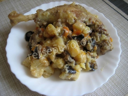 Тушеная картошка с уткой и грибами в духовке