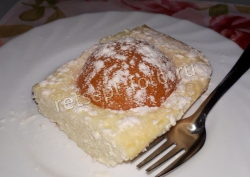 Творожная запеканка с консервированными персиками