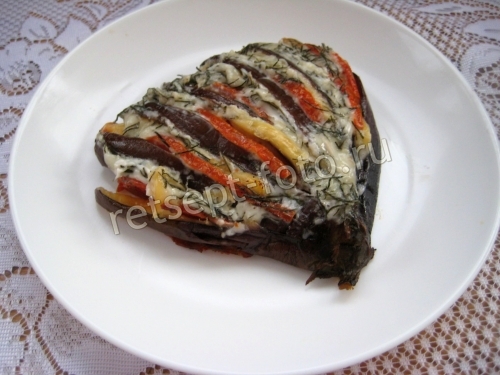 Веер из баклажанов с сыром и помидорами