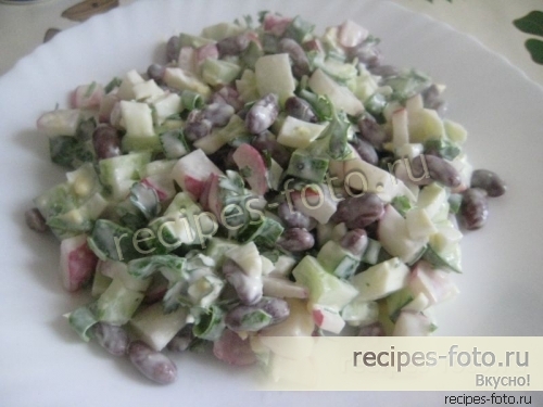 Весенний салат из огурцов и редиса
