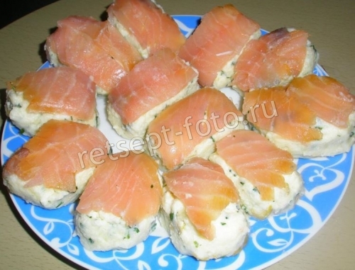Закуска с красной рыбой и картошкой