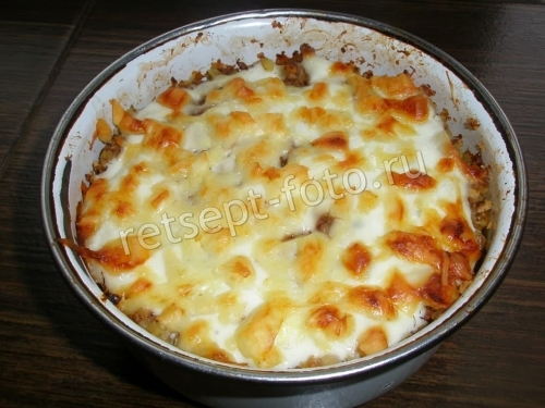 Запеканка из булгура с курицей, ореховым соусом и сыром