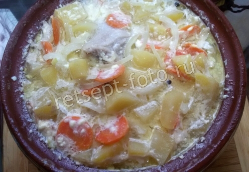 Жаркое из куриных ножек с картошкой в горшочках