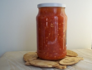 Аджика на зиму из помидор, перца и чеснока 