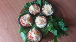 Баклажаны с помидорами и сыром 