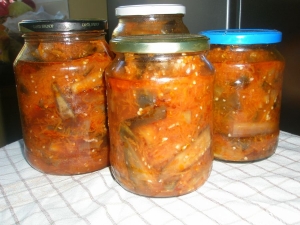 Баклажаны в томате с чесноком на зиму 