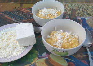 Банош с брынзой по-закарпатски (кукурузная каша на сметане) 