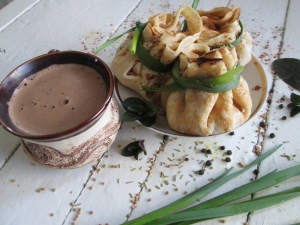 Блины с колбасой и яйцами. Тесто на кефире и молоке 