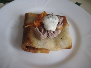 Блины с курицей и корейской морковью. Тесто на молоке 