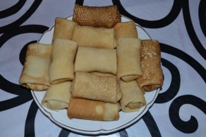 Блины с начинкой: колбасой, рисом и яйцом на молоке 