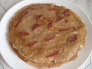 Блины с припеком из колбасы 