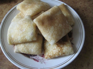 Блины с творогом и изюмом на молоке 