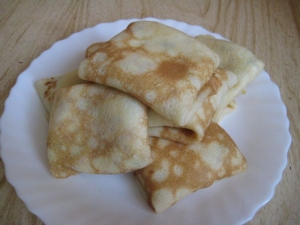 Блины с творогом, сыром, зеленью и чесноком. Тесто на молоке 