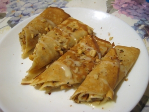 Блины со сгущенкой и орехами 