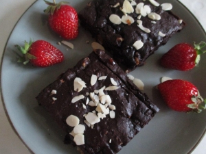 Брауни с финиками и орехами без сахара 