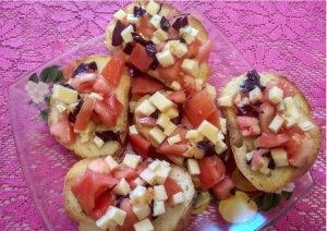 Брускетта с помидорами и сыром 