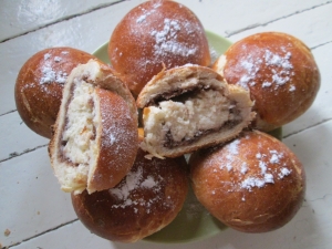 Булочки с кремом Чиз внутри из дрожжевого теста 