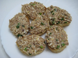 Бутерброды с тунцом и яйцом 