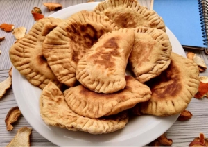 Чебуреки с колбасой и сыром на кефире 