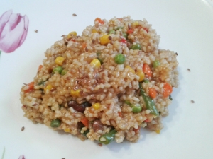 Диетический рис с овощами и соевым соусом 