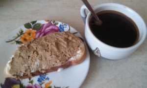 Домашний паштет из говяжьей печени с морковью и луком 