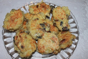 Картофельные драники с грибами 