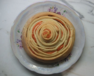 Дрожжевой пирог с красной рыбой 