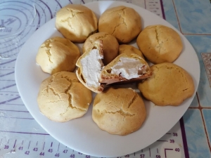 Эклеры с творожно-банановым кремом 