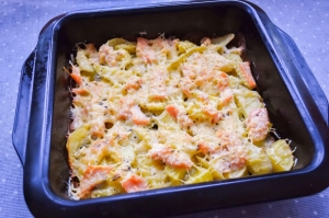 Форель с картошкой в сливках в духовке 