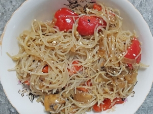 Фунчоза с грибами и перцем 