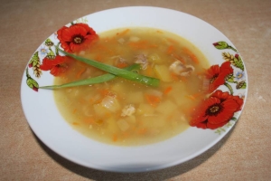 Гороховый суп на свиной кости с мясом 