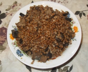 Гречка с сушеными грибами и мясом в мультиварке 