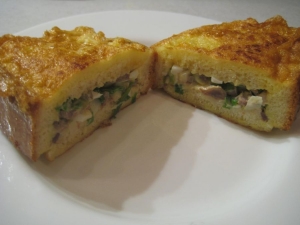 Гренки с рыбными консервами и яйцом 