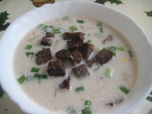 Грибной суп из сушеных грибов со сливками и картофелем 