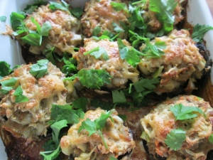 Грибы фаршированные рыбой в духовке 