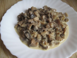 Грибы в сметане на сковороде 