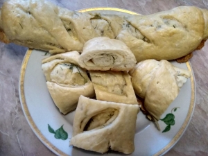 Хлеб с чесноком и зеленью 