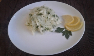 Яблочно-луковый салат 