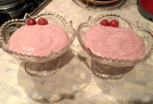 Ягодный мусс с манкой и вишней 