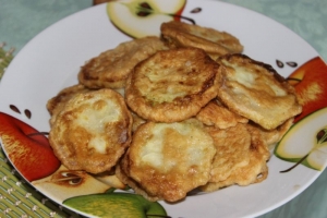 Кабачки жареные в кляре с яйцом 