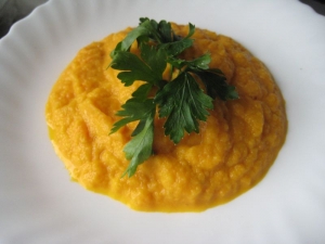 Кабачковая икра с помидорами и луком 