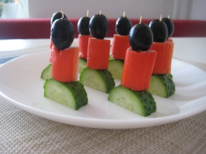 Канапе с крабовыми палочками и оливками 