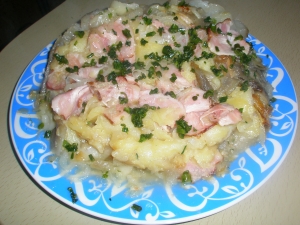 Картофельная запеканка с беконом в мультиварке 