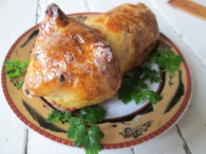 Картофельный пирог из пюре с сосисками 