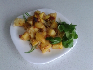 Картофель с розмарином и чесноком запеченный в духовке 