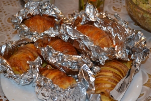 Картошка-гармошка с сыром в духовке 