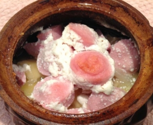 Картошка с сосисками в горшочках на скорую руку 