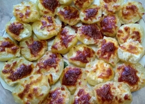 Картошка с сыром, чесноком и майонезом в духовке 