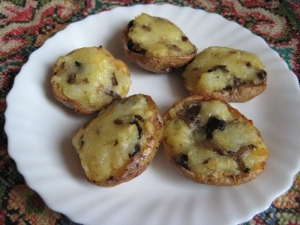 Картошка фаршированная грибами 