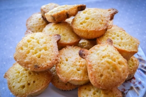 Кексы с изюмом на маргарине 